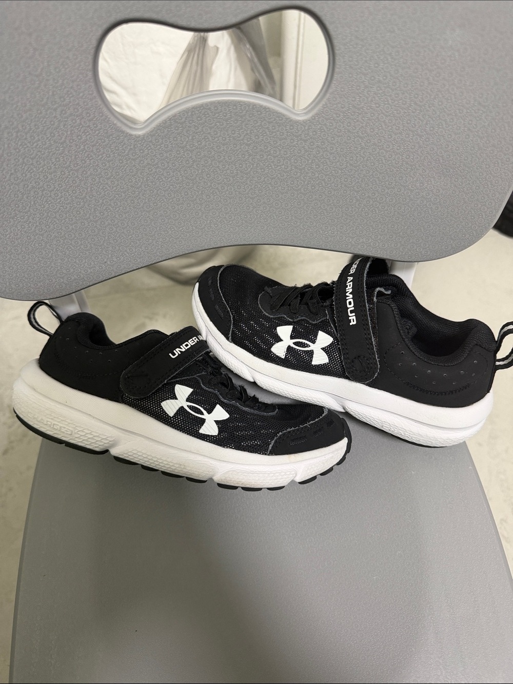 Under Armour Black and White Kids Sneakers with Hook-and-Loop Strap